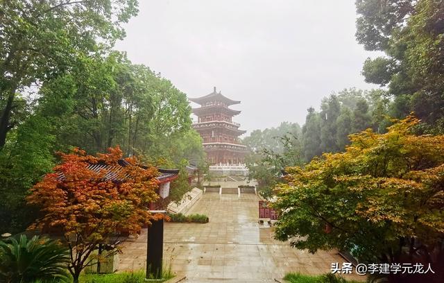 寻李白到江油