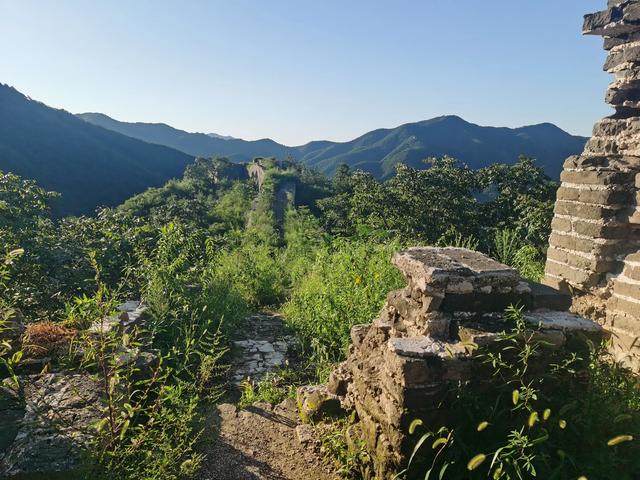 长城青山关初秋晨景