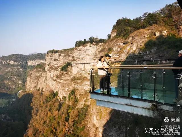 这处以丹霞地貌而闻名的名胜奇观，风光奇绝值得一去！