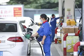 别着急加油！油价今晚大幅下调图片