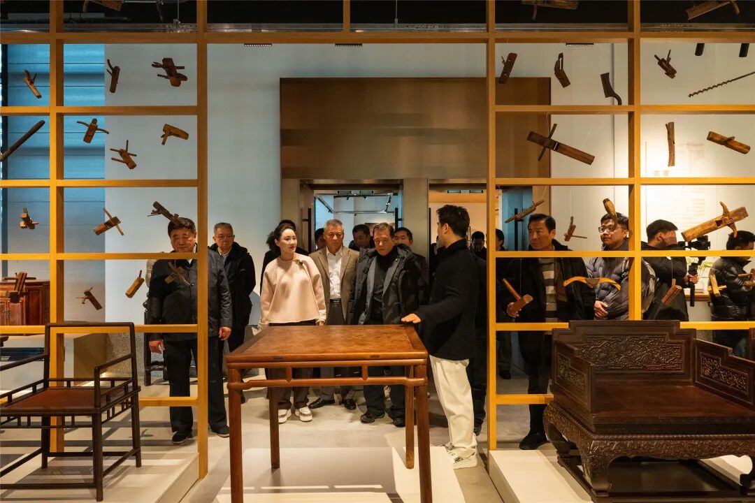 原国家文物局局长、故宫博物院第六任院长单霁翔先生莅临雅然古典家具艺术博物馆 原国家文物局局长、故宫博物院第六任院长单霁翔先生莅临雅然古典家具艺术博物馆