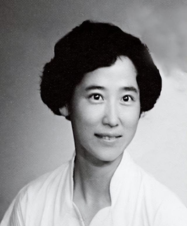 李鹏总理有多帅？1965年和两个儿子的合影，他长相出众，气质不凡