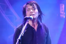 “摆烂”的伍佰收获出圈热度，演唱会本就不只有一种形态图片