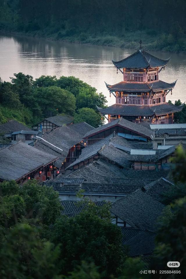 旅游新宠！成都最快1h可达的10个川内宝藏县城，景色封神！好吃好耍！你最想去哪个？