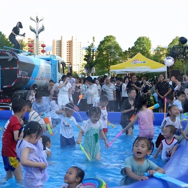 西乡夏日乐翻天：樱桃沟泼水狂欢+汉风廊桥纳凉晚会