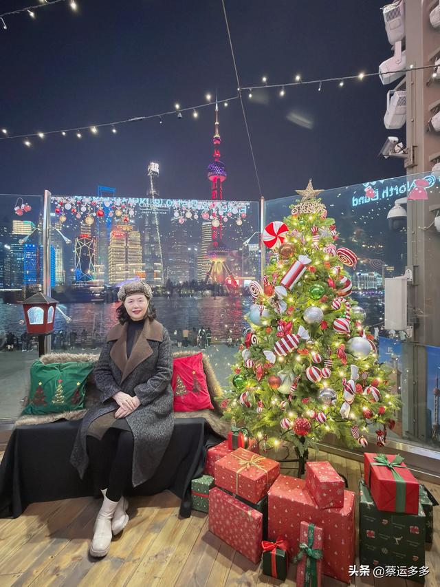 在北外滩，与圣诞和黄浦江撞个满怀