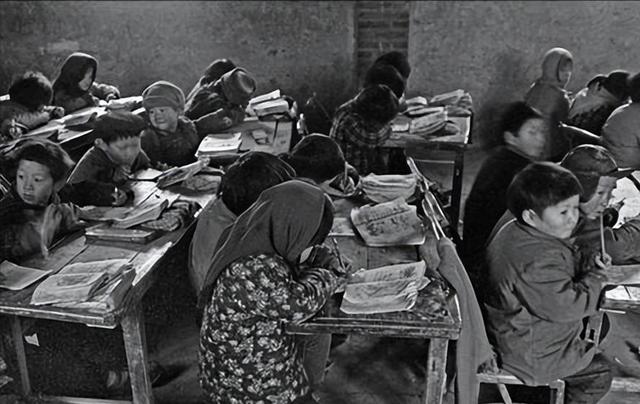 76年我本该接班当营业员，父亲非让我当教师，后来我却十分庆幸