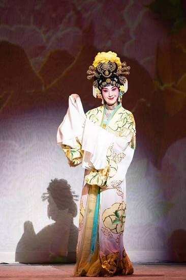 离婚18年才发现，身价上亿住四合院的李成儒，真的配不上史依弘