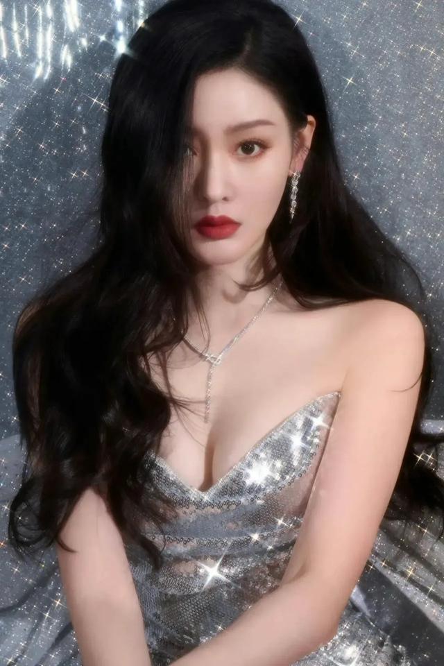 张天爱银色抹胸亮片裙 性感迷人撩人