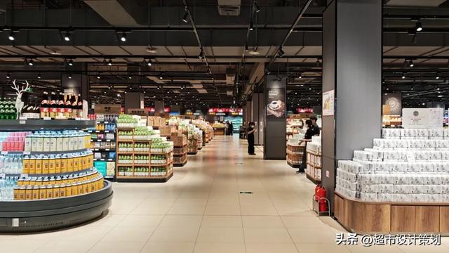 火爆的折扣店，“凌乱的现场陈列”，你是不是有些不可思议？