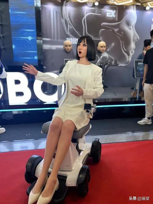 **人形机器人入家倒计时：未来生活已来**