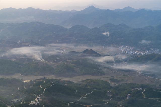 贵州兴义：云端探景 捕捉云海日出