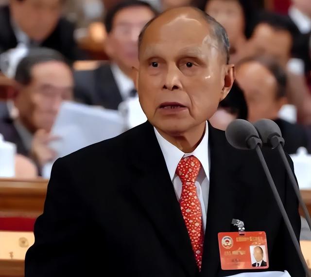 郭晶晶也没想到，79岁公公霍震霆再破天花板，让整个豪门圈沉默了