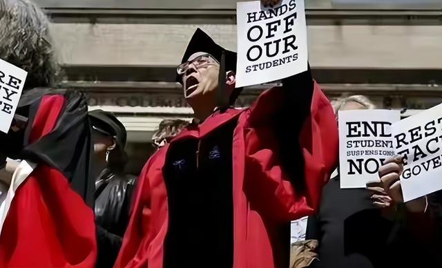 五月医改变"吞金窟"！哥伦比亚教师：2.1万亿医保救命钱去哪了？