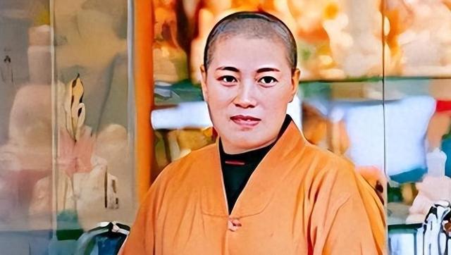 风流尼姑释智定：白天念经晚上醉生梦死，穿黑丝坐豪车，生活奢靡
