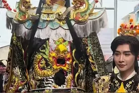网红COS赵世子共享奉神香火，当事人：无意冒犯，跟着走了一段图片