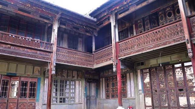 昆明动车直达，又一座小众的千年古镇，四季如春，古迹遍布