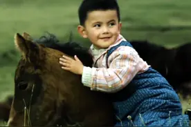 童星方超：2岁成名，18岁时因长得太矮没学可上，47岁仍单身图片