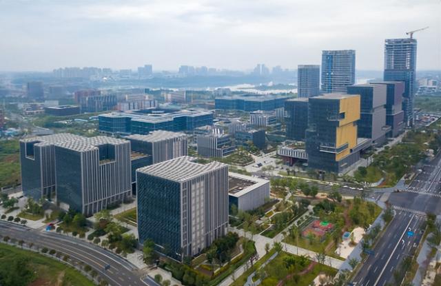 西方专家：中国不可怕，可怕的是中国投资6700亿只为建设一座新城