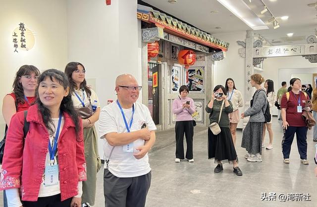 港澳及海外媒体人沉浸式漫步潮州古城街巷，品味地道潮味