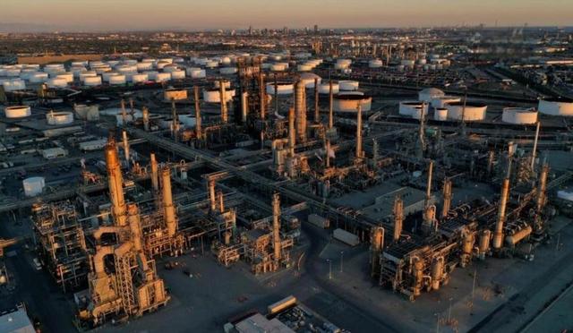 不装了？特朗普准备发动战争，六国被列入名单，各大势力选边站