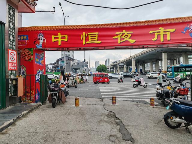 走遍济南:长途汽车站斜对过有个中恒商城