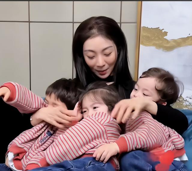 “买英国精子生3娃	”的山东女人，8年后现状曝光！如今她后悔不？