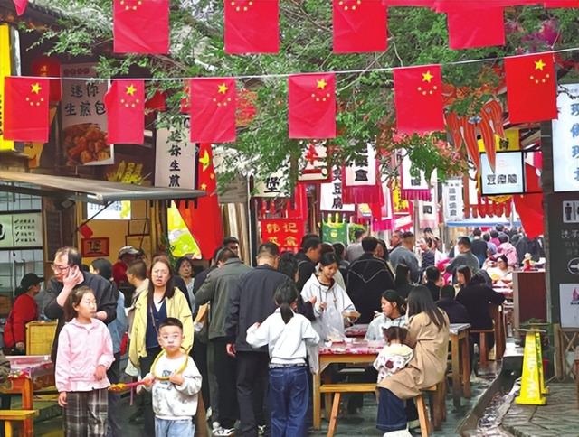 【欢度国庆 乐享假期】节日市场 活力十足