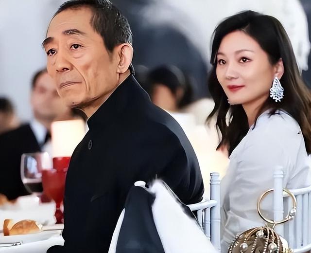 25年恩爱抵不过残酷现实，74岁张艺谋年老色衰，43岁陈婷开的正艳