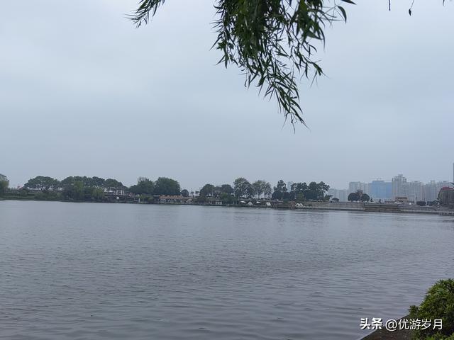 襄阳古城汉江风景很美