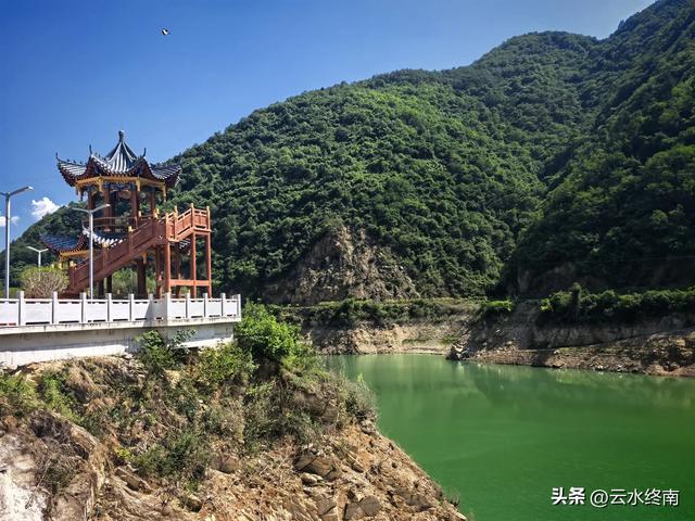 秦岭深山一条导航不出来的路,却是一条千年古道,有老屋有古树
