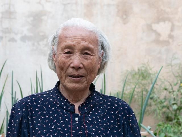 两性关系：80岁奶奶直言，男人过了70岁，只剩这两个好处	，很实在