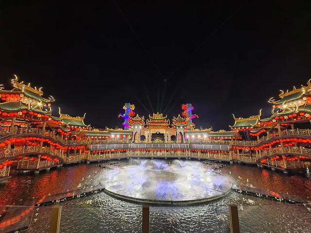 河南“中式迪士尼”火了，奥秘只是门票价格低？