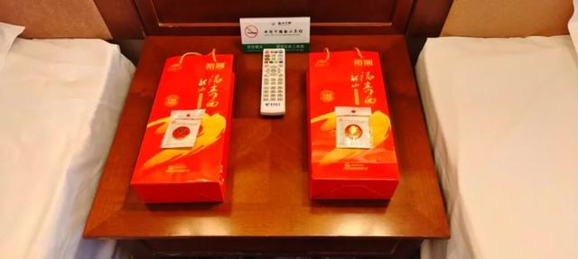 吃福寿面，念主席恩！唱东方红，愿祖国好！