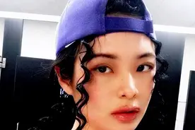 “恨国女”许可馨：靠结婚移民美国，丈夫隐私照曝光，如今怎样了图片