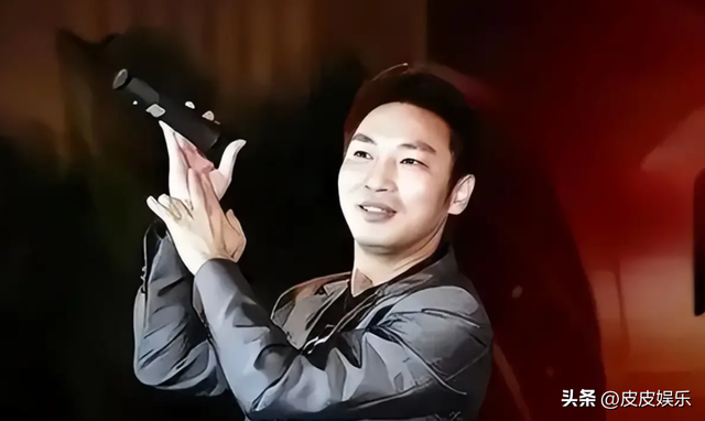 因拒绝给伴舞签名被害到毁容，沦落到卖马桶谋生，如今他过得咋样