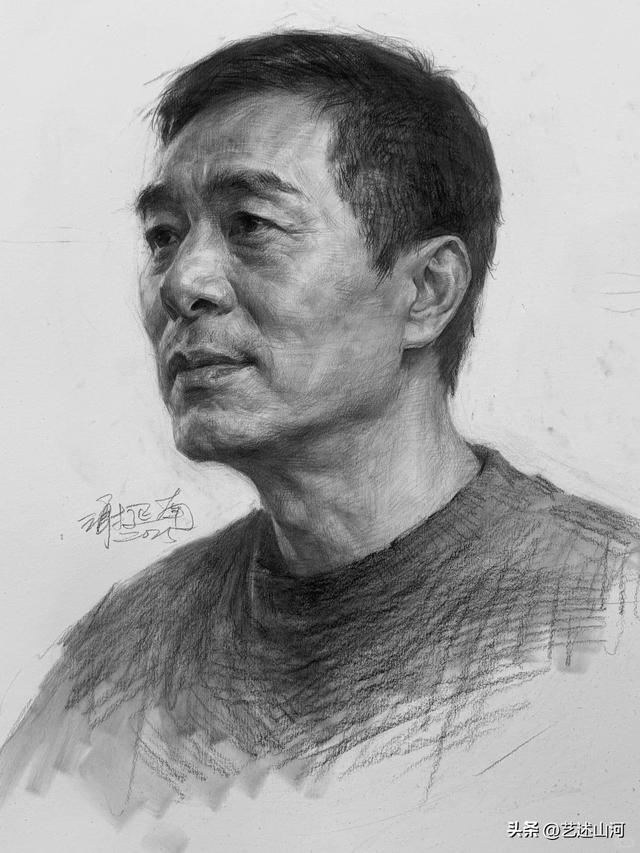 素描头像步骤图，教科书级的美术联考示范，揉擦和深入刻画有技巧