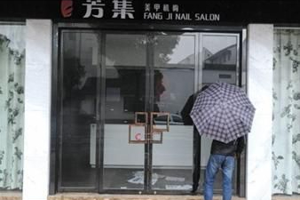 她利用美貌骗17亿，煤老板为她豪掷3000万，地产老总"送"她1.8亿