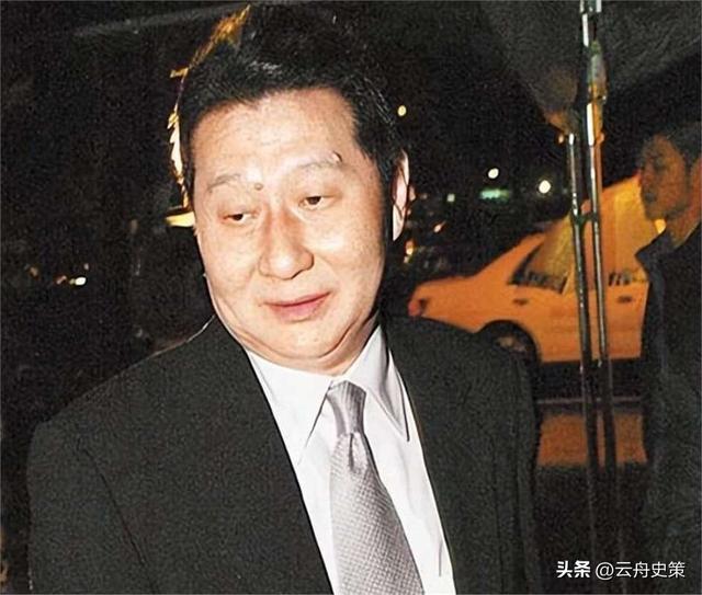 包养情人无数，娶初中同学女儿为妻，玩老婆闺蜜，嗜色如命的富豪