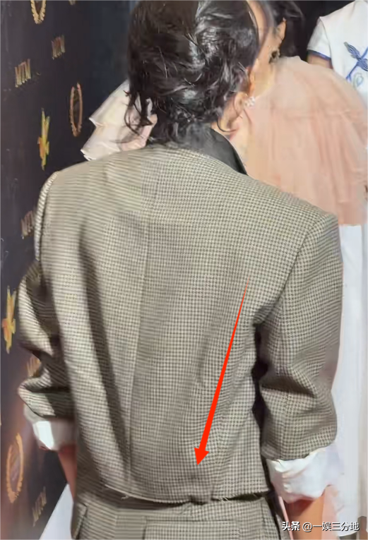 这和“真空”有啥区别，章子怡大胆穿衣，却没赢过保守的蒋勤勤