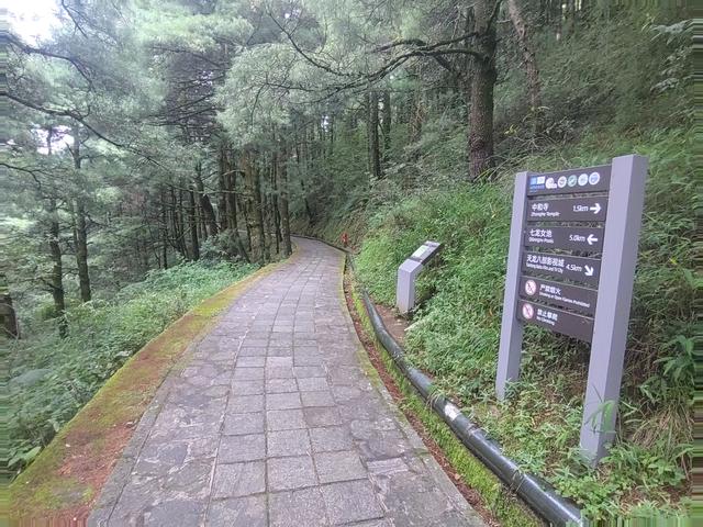 在苍山玉带路徒步