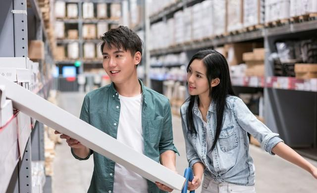 不用怀疑，女人有以下6个行为，就是生理性喜欢你	，很准