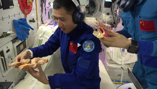 神舟乘组太空撸串！NASA老粉傻眼：他们真烤上了