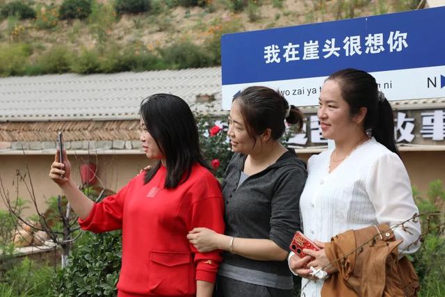 从“空心村”到“网红村”！石楼崖头村国庆爆火！民宿爆满、村民增收，这条致富路太燃了！