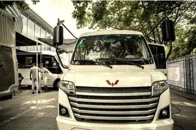 放弃租房买房车？10万搞定‘带轮子的家’，这届年轻人太会了图片