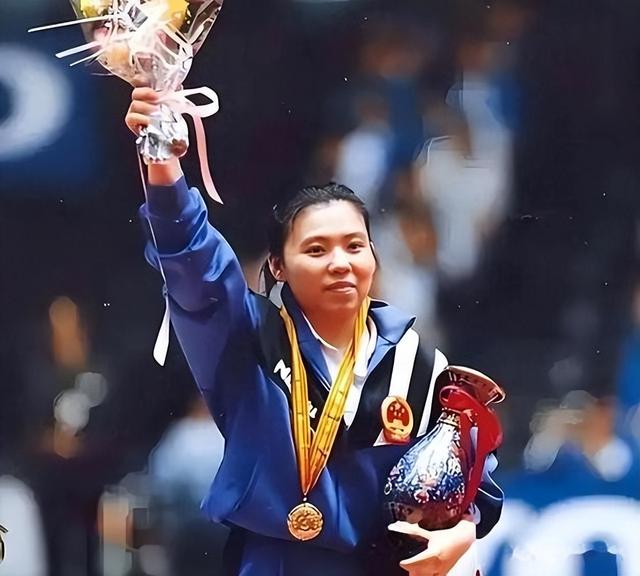 涉贪腐被带走、败光20亿	、移民改国籍	，邓亚萍身上的谣言太离谱