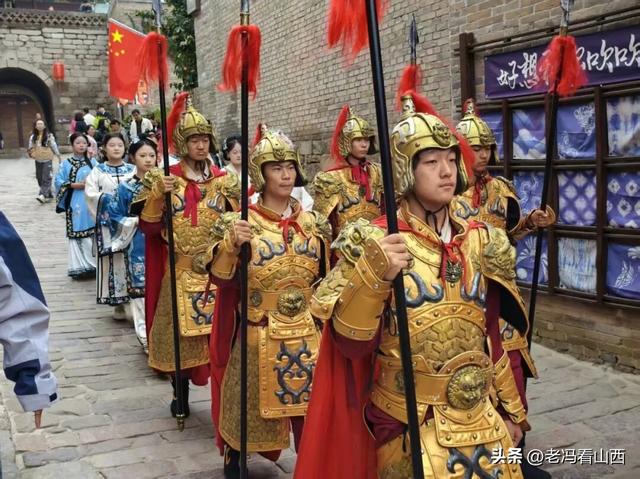 山西介休 张壁古堡，红了！