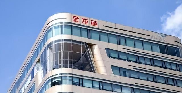 新加坡总理公开支持高市后，被罚18亿账单的金龙鱼，凉得更快了