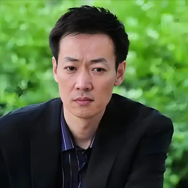 离春节不到2月	，52岁辛柏青高调传出喜讯，朱媛媛终于可以放心了