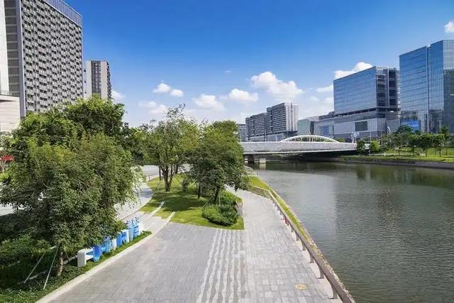 深圳宝安新空中公园！看飞机+遛娃+喝咖啡，还藏 “塞纳河”？